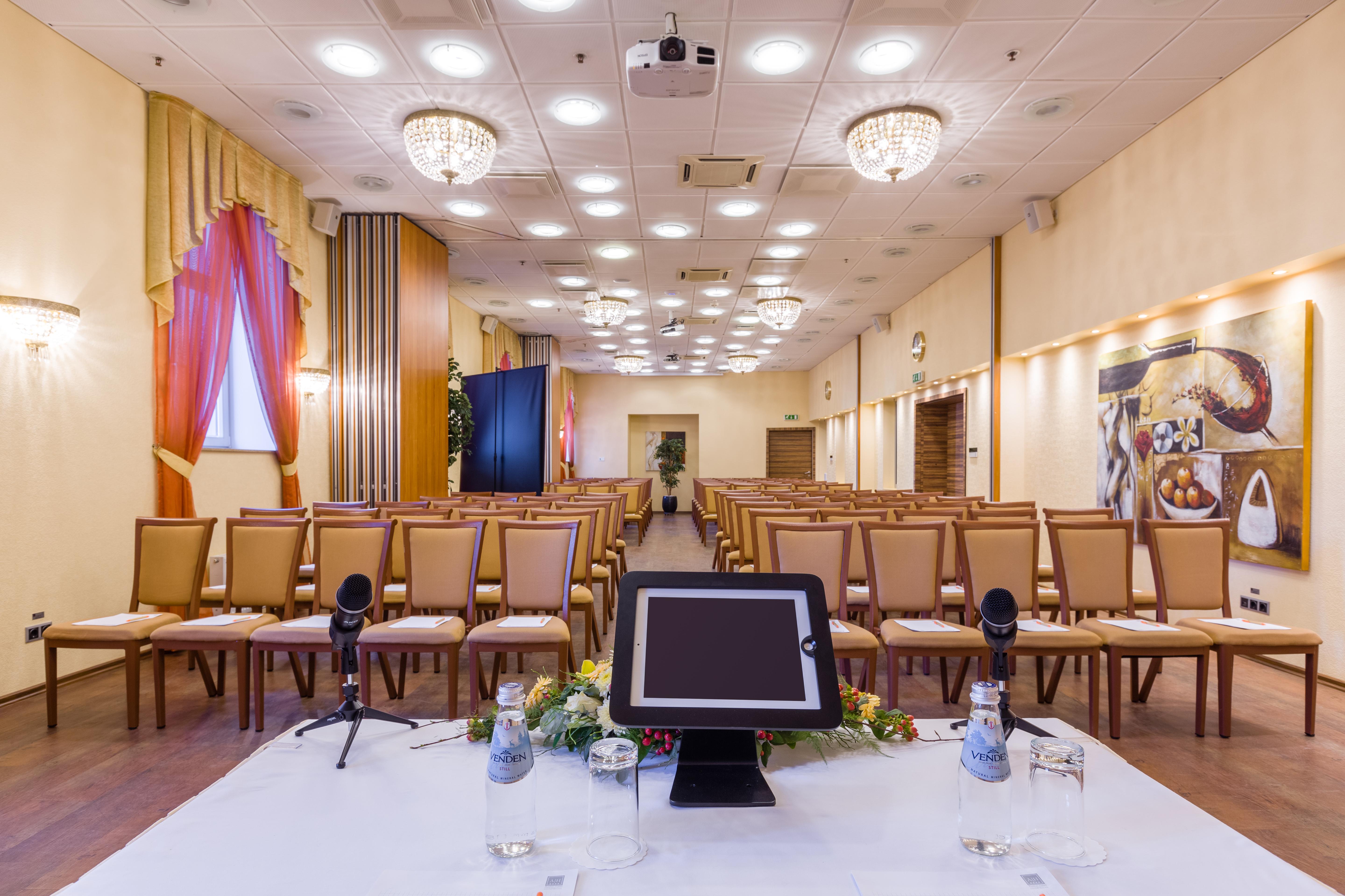 Hotelli Avalon & Conferences 4*